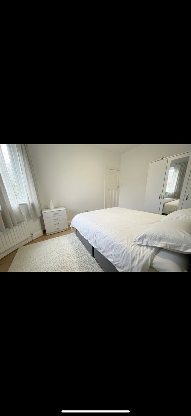 Double Room Available Immediately  Main Photo