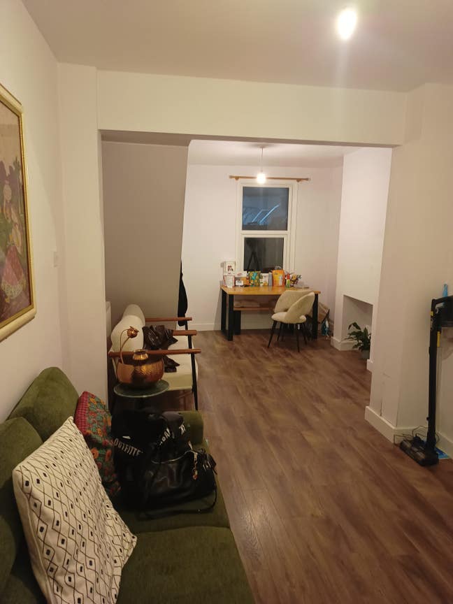 Spacious Room Near Victoria Park – 10 Minutes from Main Photo