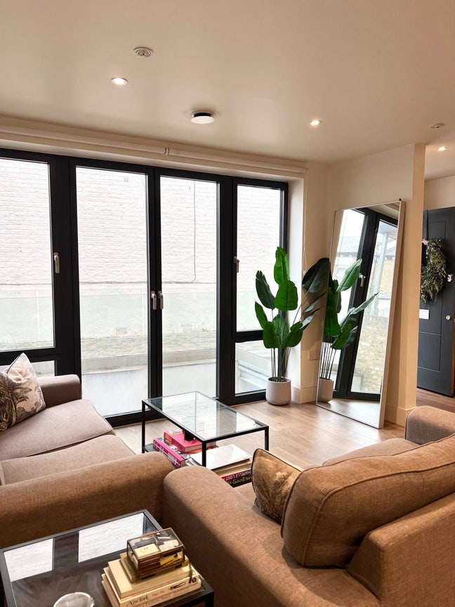 Room Available in the Heart of Wandsworth Town Main Photo