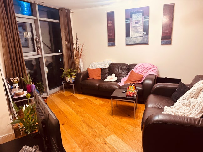 Cozy room in a 2 bed apartment 💓 Main Photo