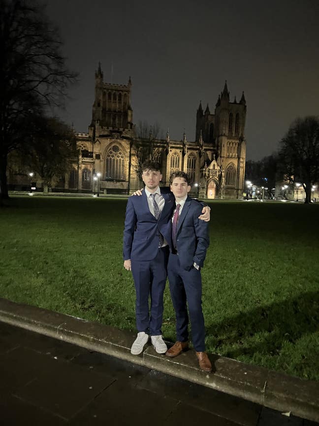 Friends looking for housemates for 26/27 year Main Photo