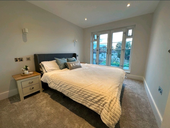 King Room With Exclusive Space *Elizabeth Line* Main Photo