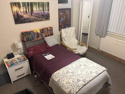 Large room available in a very quiet and safe loca Main Photo