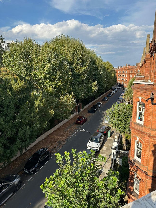 Two double rooms available in top-floor flat  Main Photo