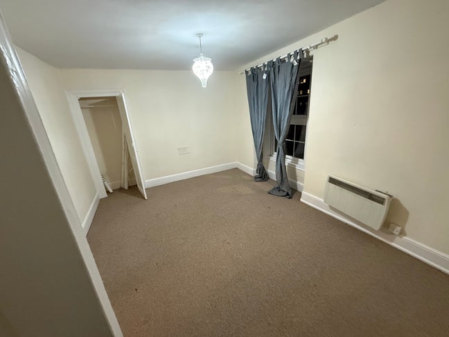 Good sized bedroom available  Main Photo