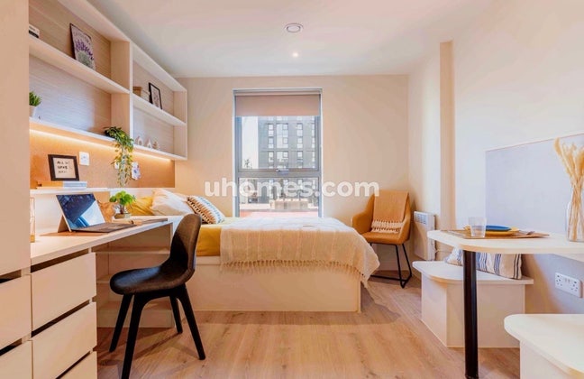 Studio in low-cost student apartment Main Photo