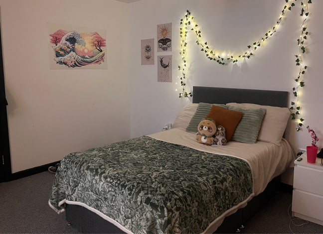 Room available in a 5 bedroom house for 2025-2026 Main Photo