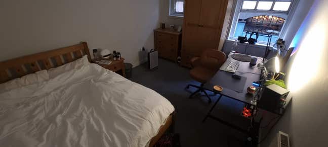 Large Double Room on the Quiet End of Royal Mile Main Photo