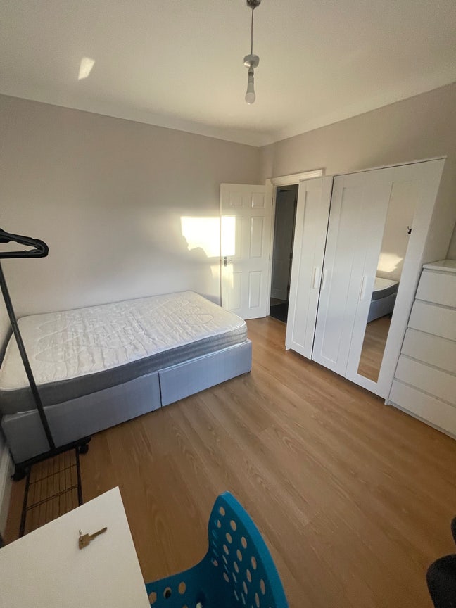 Lovely Spacious Single Room Main Photo