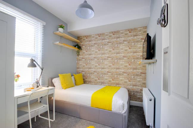 1 En Suite Room Available  Main Photo