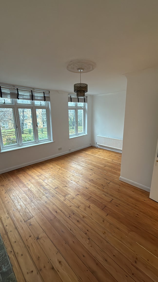 2 LARGE Rooms 2 Minute walk from Sanderstead St Main Photo