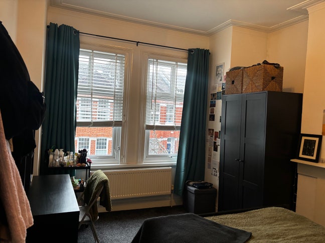 Master bedroom in a 2 bed flat, Streatham.  Main Photo