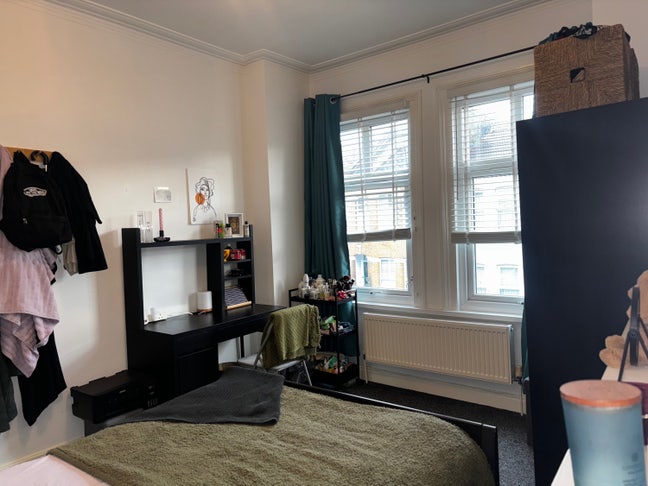 Bright Master double bedroom in a 2 bed flat Main Photo