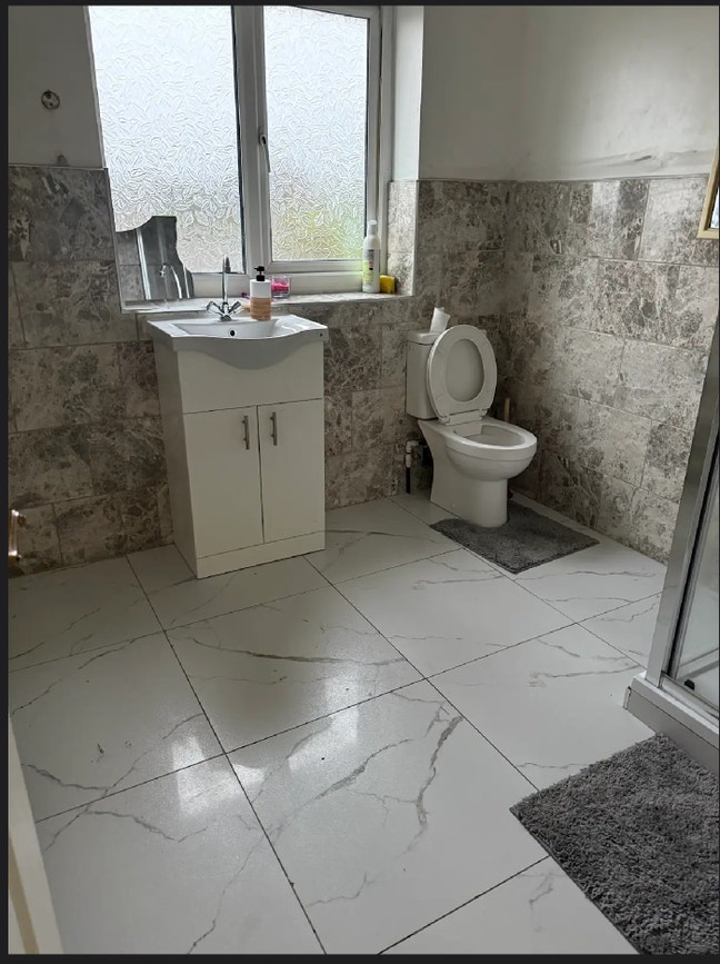 2 rooms available for rent  Main Photo