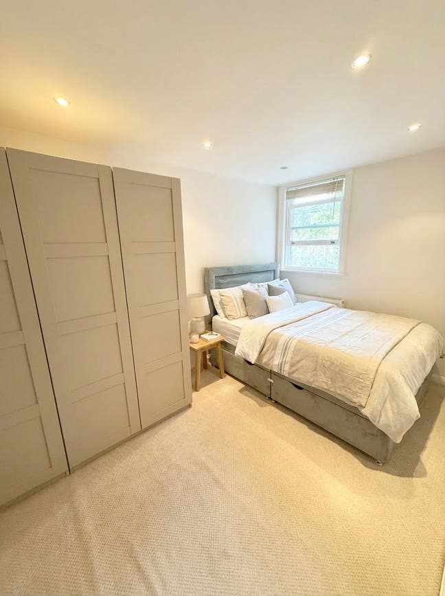 Spacious Double Room Available - Friendly Shared Main Photo