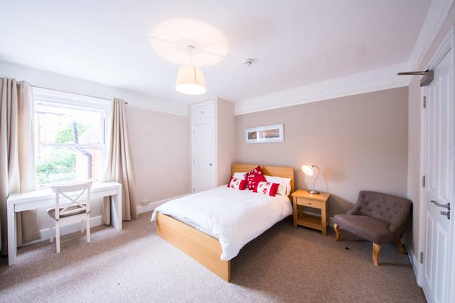 Luxury Ensuite Room Available  Main Photo