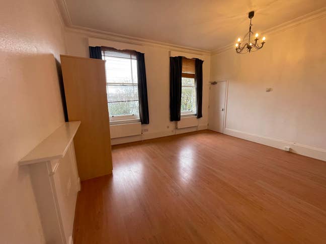 Studio with Separate Kitchen in Hove near Seafront Main Photo