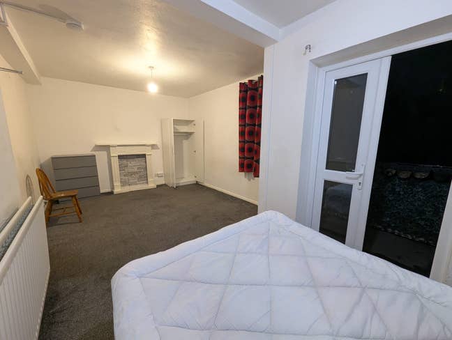 Large Double Room in a Wonderful Flat Main Photo