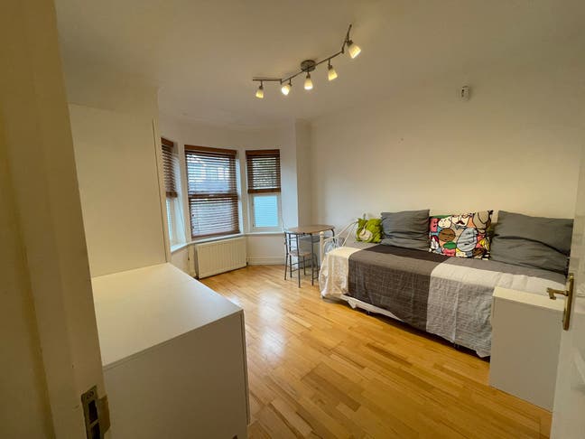 Spacious Double bedroom  Main Photo