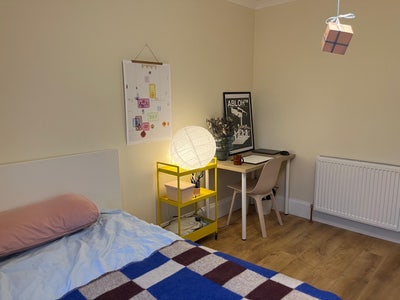 Bright furnished double room in friendly house  Main Photo