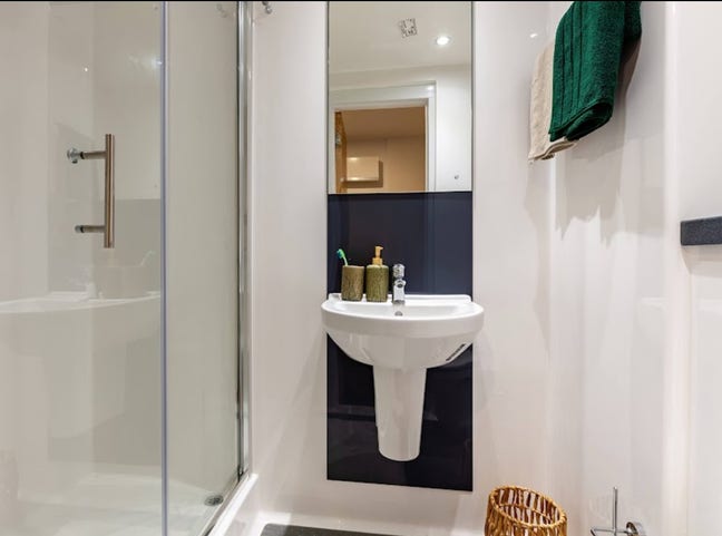 Room Available – Terry Frost Building, Leeds Main Photo