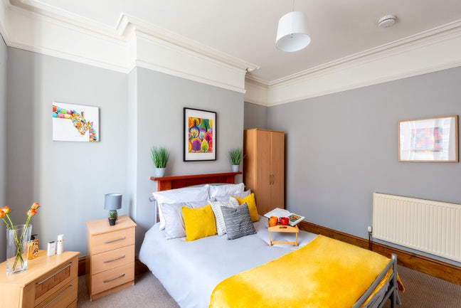 Lovely Double Room - City Centre Main Photo