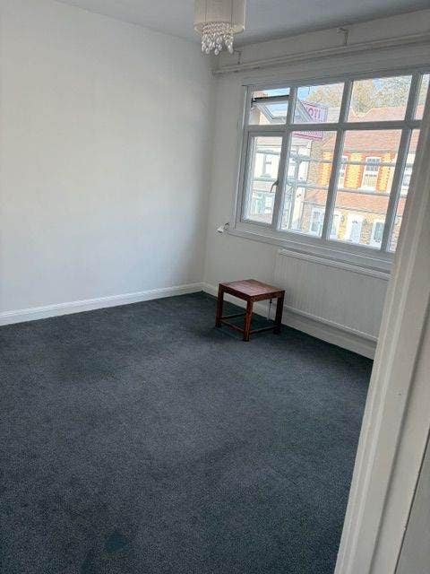 Spacious 1-be flat available in Romford, Bills Inc Main Photo