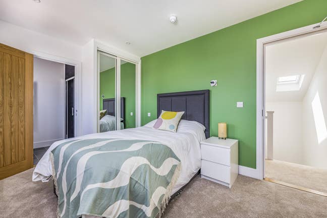 Spacious Ensuites No Deposit Option Main Photo