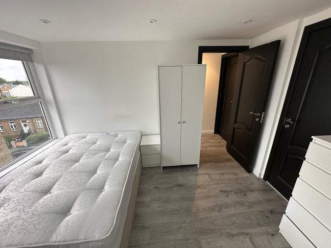 Newly fitted double room with en-suite  Main Photo