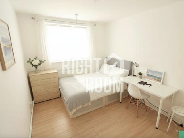 1 Bed Apartment with / Living - 1min to St Main Photo