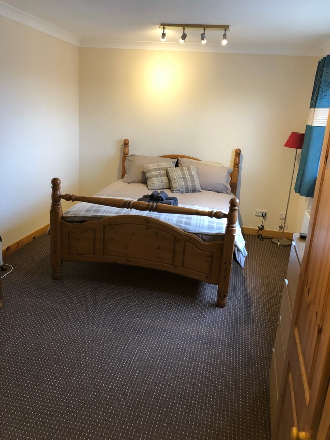 Large double room close to Inverness city centre Main Photo