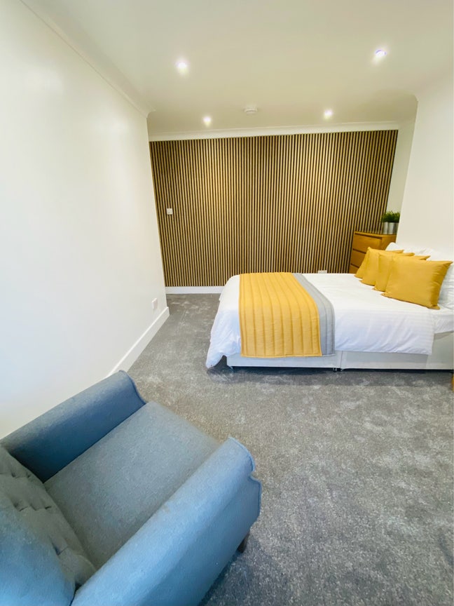 Double Room with off Road Parking Main Photo