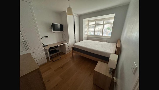 Large Double Room Available  Main Photo