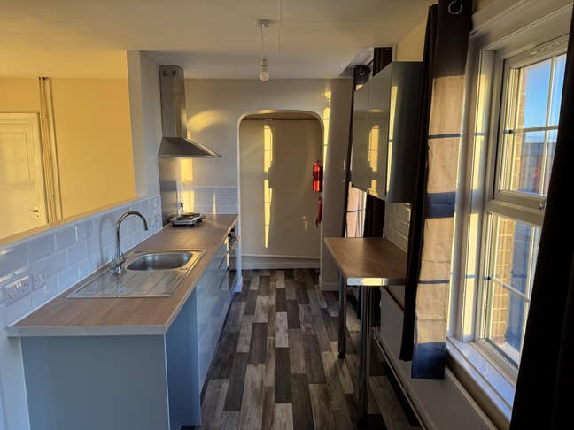 Large one Bed open plan Apartment. Main Photo