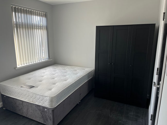 Modern double en-suite room for rent Main Photo