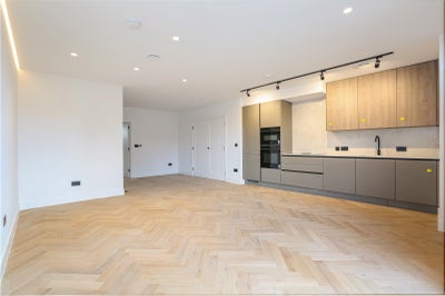 ✨Modern 1-Bed Flat with Private Entrance & Patio Main Photo