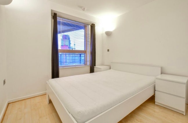 Urgent Flat Share  Main Photo