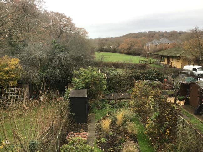 Quiet double room near tube. Main Photo