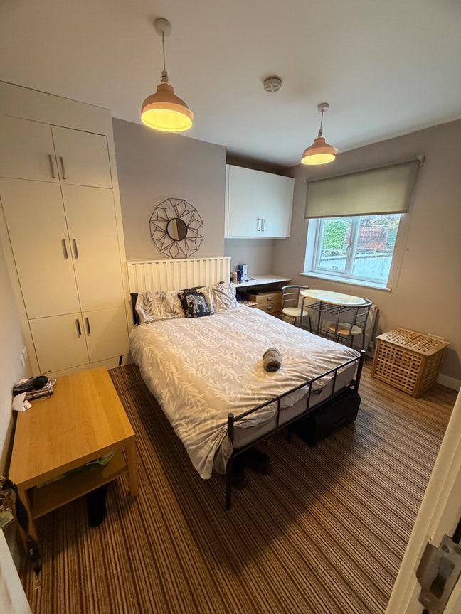 STUDIO Millhouses S7 £665inc bills avail 1/2/2026 Main Photo