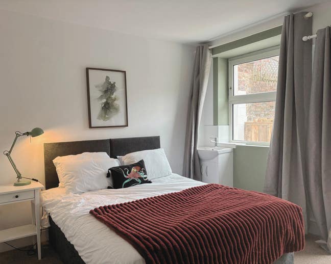 Spacious Hastings Rooms Available in Shared House Main Photo