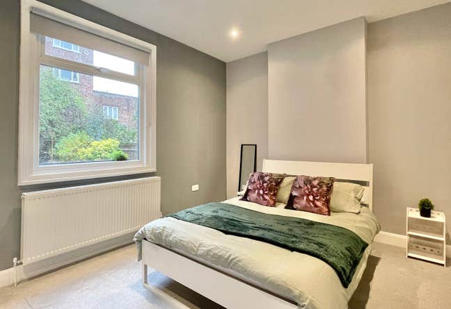 Large Room in Beautiful House in Kingston Main Photo