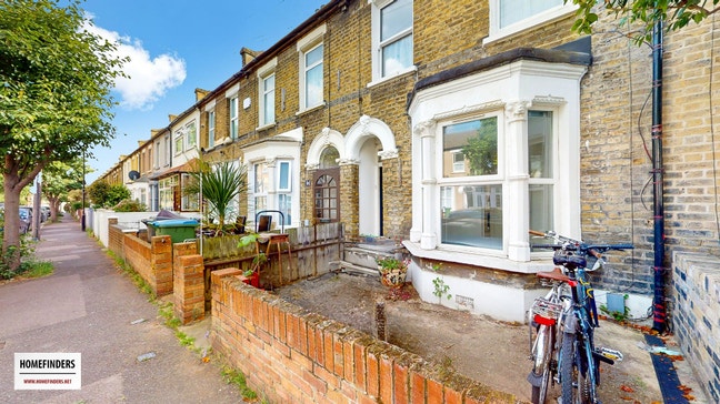 Lovely 2 Bedroom Flat to let on Worsley Road E11 Main Photo