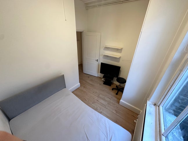 🍁Battersea Park Gem – Room Available Now🍁 Main Photo