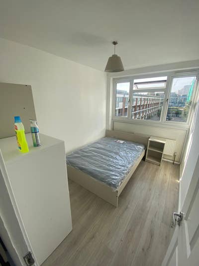 Bright Furnished Room in Spacious- Prime Location  Main Photo