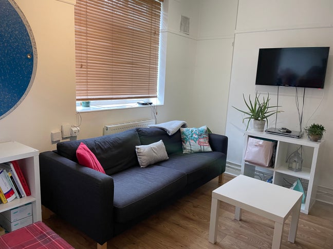 A bright room, friendly flat, Shepherd's Bush Main Photo