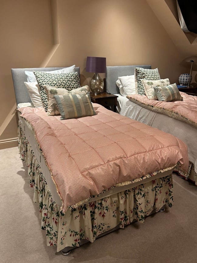 Lovely Double Room at the Top of the House Main Photo