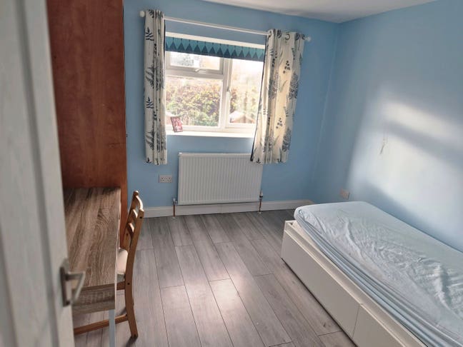 Spacious Double room for rent fully furnished Main Photo