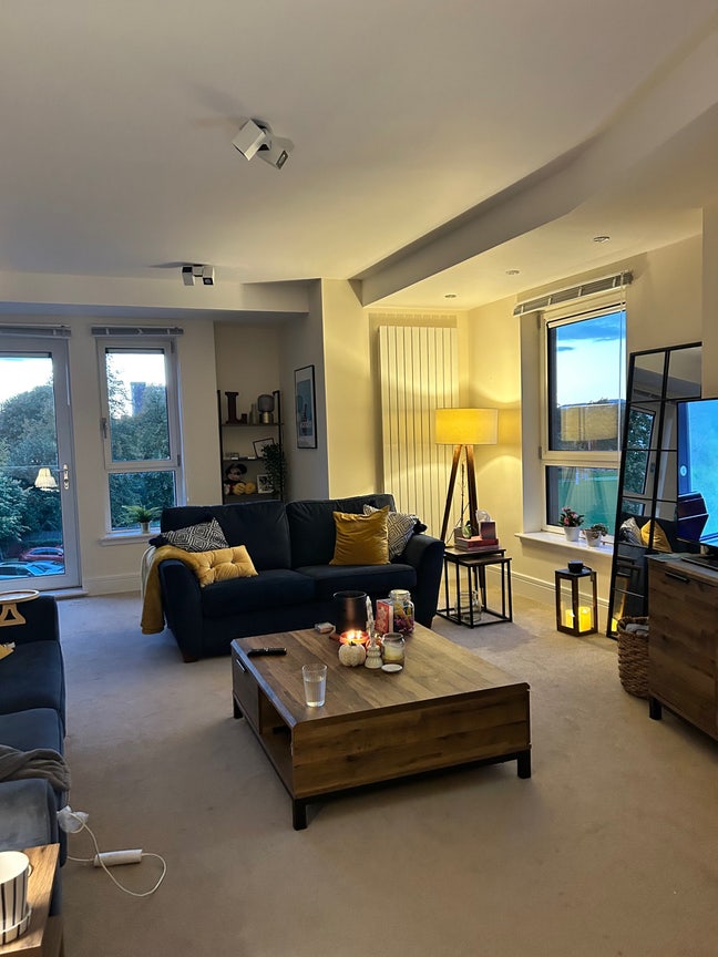 En suite Room available in professional flat share Main Photo