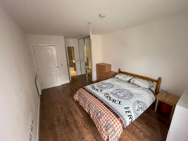 Fully Furnished Ensuite with Gym included- E14  Main Photo