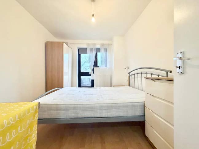 Looking for third flatmate in 3bedroom flat Main Photo